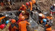 印尼東爪哇省山體滑坡已致10人死亡
