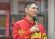 刘强东亲自送外卖，“火锅讲话”承诺：京东工作稳定，老兄弟退休金不会低于5000元