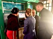 30公里山路彰显“中国服务”温度——农行潜山支行高效化解外籍游客吞卡难题