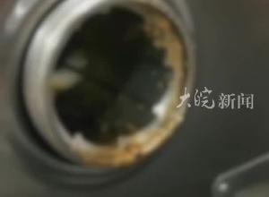 家長反映學校食堂機器出現蟲子  校方回應：切肉機里面有蛆蟲 