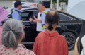 广西南宁一幼童被陌生男子抱进车内  属地派出所回应：系误会