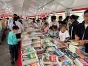 “行走的書店”走進蚌埠龍蝦節