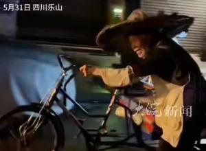 四川90歲“粽子爺爺”賣了30年粽子，5毛錢1個，16年來沒漲過價