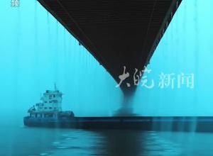 武漢楊泗港長(zhǎng)江大橋 橋下被指圈起來(lái)收費(fèi) 記者實(shí)探：圍擋正在拆除