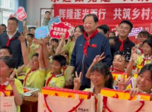 “奧運(yùn)首金”許海峰來(lái)皖
分享奧運(yùn)精神以及護(hù)眼知識(shí)