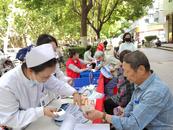 合肥市庐阳区亳州路街道栢景湾社区：义诊义剪进社区 便民服务暖人心  