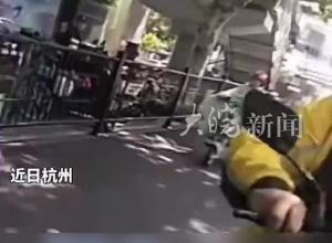 外賣小哥因闖紅燈未處理被攔 沒錢交罰款時 女交警提出“幫忙墊付” 
