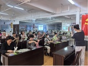 天橋街道華昌街社區開展“艾香凝巧手，錘韻暖社區”端午節主題活動