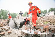 安徽在淮南舉行地震救援跨區(qū)域?qū)崙?zhàn)拉動(dòng)演練（組圖）