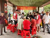 六安一小區(qū)舉辦端午游園會，居民排隊(duì)參與