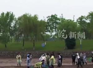 安徽一高校捕撈鮮魚  請全校師生免費吃“全魚宴”