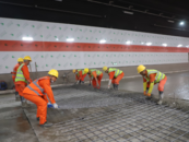 700多名建設(shè)者堅(jiān)守江底，力保“皖江第一隧”如期通車