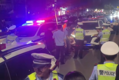 男子为躲查酒驾钻入警车车底3个多小时不出来  河南濮阳交警：正在处理中