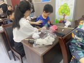 合肥市庐阳区亳州路街道滨南社区开展“端午童趣浓，传承文化情”艾草锤DIY活动  