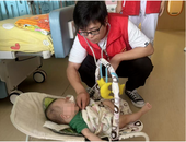 迎六一 蚌埠市一院團委參加關愛福利院兒童活動
