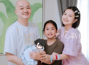 包貝爾包文婧二胎出生 曬出一家四口合照 “包子餃子面條子 祝大家520快樂” 