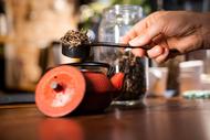 網購普洱茶餅無生產日期引發糾紛 法院：賣家退一賠十