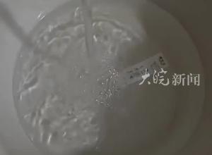 武漢一地自來水出現(xiàn)異味 供水部門回應(yīng)：原因仍在排查 目前情況有所好轉(zhuǎn)
