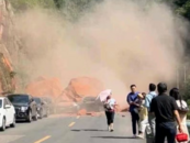 貴州一景區(qū)附近山體塌方，有車輛被埋，官方通報