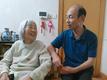 合肥9旬“豆芽奶奶”不慎摔伤右手骨折，儿女们轮流照顾