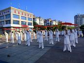 為全民健身助力  為母親節日添彩——巢湖市巢州太極拳協會走進信泰社區開展太極展演