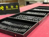 女子在貼身衛(wèi)生巾里藏2003粒鉆石，總重616.43克拉價值超27萬，海關(guān)：已立案