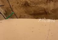 內(nèi)蒙古一地出現(xiàn)大坑 坑底部有沙土涌動 部門回應(yīng)：是煤礦采空塌陷區(qū) 相關(guān)部門已到現(xiàn)場處理
