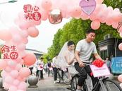 阜南舉辦集體婚禮，新人健康騎行倡導新風