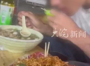 四川一小伙下錯火車站 稱兩天沒吃飯 安徽碭山民警暖心助其返鄉