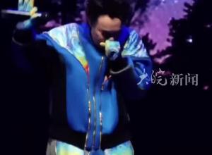 陳奕迅新冠康復后高雄開唱 中途咳到唱不下去 觀眾鼓掌打氣