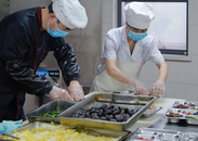蚌埠一院職工食堂“減肥餐”受歡迎