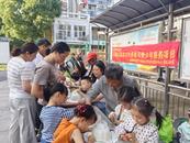 鳳凰山街道東風社區：草帽彩繪DIY親子活動，共繪美好鄉村新畫卷