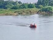 一“00后”小伙溺水失联 当地回应：事发水域通向鄱阳湖，仍在搜救