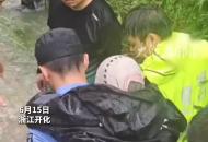 90歲癡呆老人走失在荒山 民警冒雨搜救