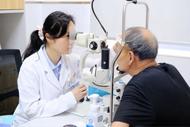 老花眼VS白内障！合肥普瑞眼科：你的“看不清”到底属于哪一种