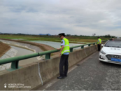 織密雨天巡查網(wǎng)，筑牢道路安全防線