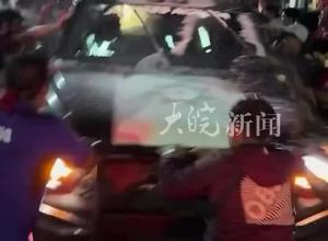 洛杉矶市长宣布市中心部分地区宵禁
