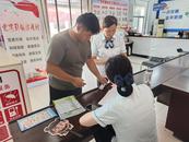 安慶經開區老峰鎮：“一盔一?！背Ｏ喟?護航交通安全“平安路”
