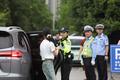 合肥“00后”女警考点执勤遇到当年老师