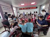 长丰县吴山镇：巧手制领带感恩父爱 礼包赠学子助力成长  