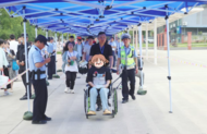 池州：为受伤骨折考生“定制”课桌 3名老师监考“一个人的考场”