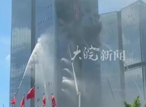 深圳151米超高楼起火？ 消防部门：是演习 无人机群 机器人齐上阵
