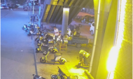 “成人電影”、“深夜福利”……共享單車的涉黃廣告，盯上了錢袋子