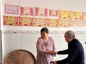 當初你不棄，如今我成為你“眼睛”！金寨這家人上演現實版“攙扶”