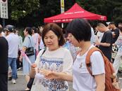组图丨高考首日下午数学科目开考 这些瞬间被定格