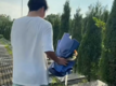 泪目！江西一高考生将妈妈遗照贴在胸口参加考试，结束后拿着花直奔妈妈墓地悼念