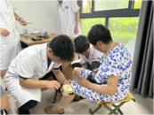 關(guān)愛(ài)老人  健康同行