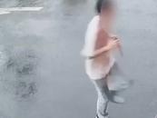 六安一考生暴雨中求助，民警火速護送其進考場