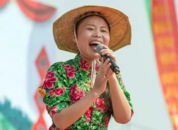 網紅“草帽姐”自曝患肝纖維化終生無法康復，勸粉絲不要經常生氣，曾上《星光大道》走紅