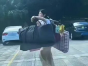高考結束挑行李回家的女生發聲：暑期想找兼職或擺攤賣涼粉